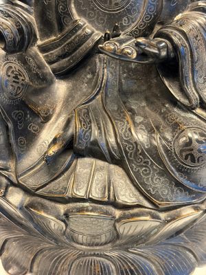 A Chinese bronze Bodhisattva seated on a lotus throne, 20th C. — photo 9