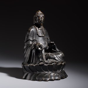 A Chinese bronze Bodhisattva seated on a lotus throne, 20th C. — photo 1