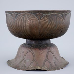 A Chinese bronze bowl in the form of a lotus flower, early Qing Dynasty — photo 2