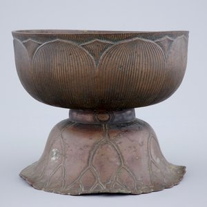 A Chinese bronze bowl in the form of a lotus flower, early Qing Dynasty — photo 3