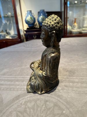 A Chinese bronze Buddha, Ming — photo 4