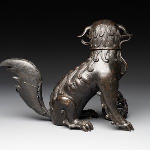 A Chinese bronze Buddhist lion-form incense burner, 17/18th C. — foto 4
