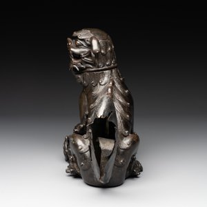 A Chinese bronze Buddhist lion-form incense burner, 17/18th C. — foto 5