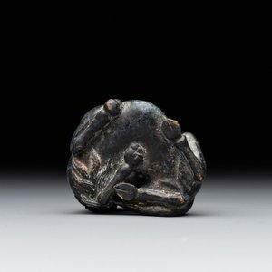 A Chinese bronze camel-form paperweight and a peach-shaped covered censer, 19th C. — foto 12