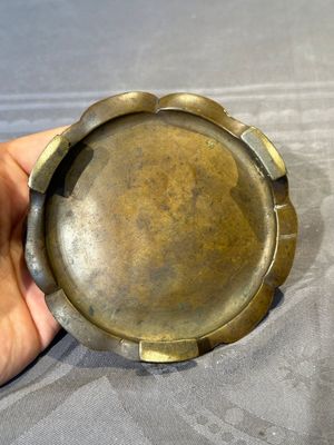 A Chinese bronze censer and stand, Xuande mark, 17th C. — foto 13