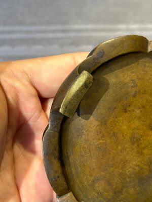 A Chinese bronze censer and stand, Xuande mark, 17th C. — foto 14
