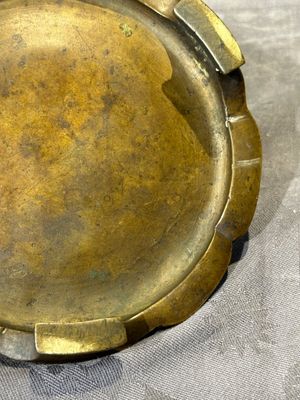 A Chinese bronze censer and stand, Xuande mark, 17th C. — foto 16