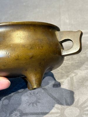 A Chinese bronze censer and stand, Xuande mark, 17th C. — foto 7