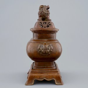 A Chinese bronze censer on stand with engraved design, 18/19th C. — 照片 3