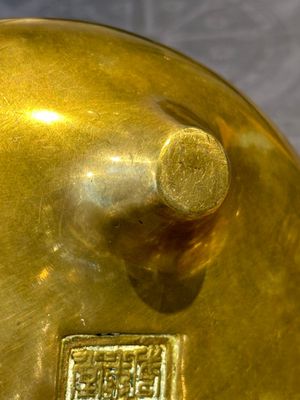 A Chinese bronze censer on stand, Wu Chen Mi Sheng Tang Zhi 戊辰米生堂制 mark, 19th C. — foto 13