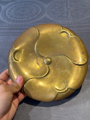 A Chinese bronze censer on stand, Wu Chen Mi Sheng Tang Zhi 戊辰米生堂制 mark, 19th C. — foto 15