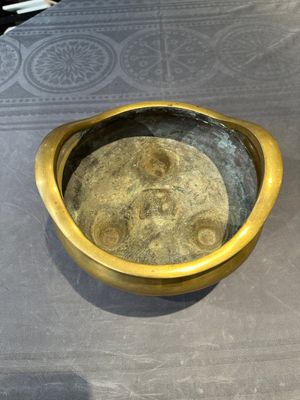 A Chinese bronze censer on stand, Wu Chen Mi Sheng Tang Zhi 戊辰米生堂制 mark, 19th C. — foto 5