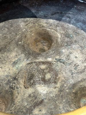 A Chinese bronze censer on stand, Wu Chen Mi Sheng Tang Zhi 戊辰米生堂制 mark, 19th C. — foto 6