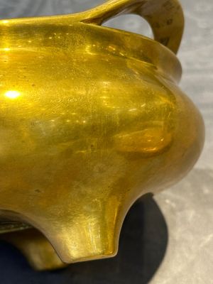 A Chinese bronze censer on stand, Wu Chen Mi Sheng Tang Zhi 戊辰米生堂制 mark, 19th C. — foto 8