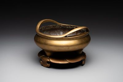 A Chinese bronze censer on stand, Wu Chen Mi Sheng Tang Zhi 戊辰米生堂制 mark, 19th C.