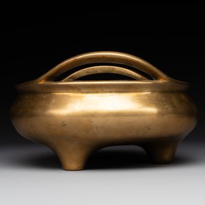 A Chinese bronze censer on stand, Wu Chen Mi Sheng Tang Zhi 戊辰米生堂制 mark, 19th C. — foto 3