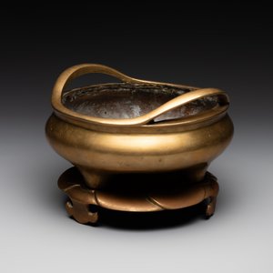 A Chinese bronze censer on stand, Wu Chen Mi Sheng Tang Zhi 戊辰米生堂制 mark, 19th C. — foto 4