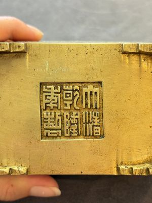 A Chinese bronze censer with double gourd design, Qianlong mark and of the period — 照片 7