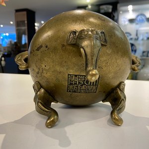 A Chinese bronze censer with elephant head handles and feet, Qianlong mark and of the period — photo 12