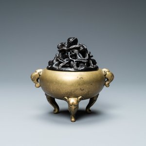 A Chinese bronze censer with elephant head handles and feet, Qianlong mark and of the period — photo 2