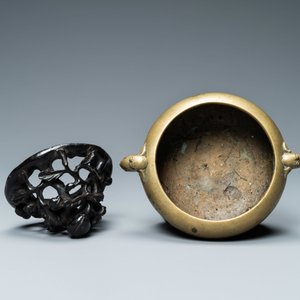 A Chinese bronze censer with elephant head handles and feet, Qianlong mark and of the period — photo 7