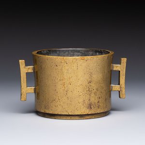 A Chinese bronze censer with 'Ji' handles, Xuande mark, 17/18th C. — foto 1
