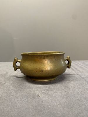 A Chinese bronze censer with 'ji 戟' handles, Xuande mark, 18th C. — photo 1