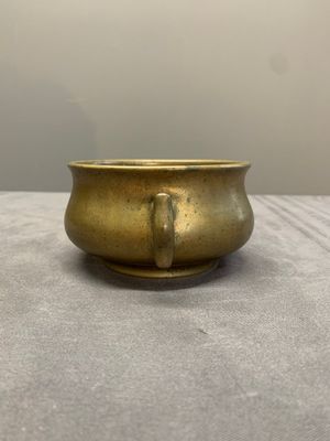A Chinese bronze censer with 'ji 戟' handles, Xuande mark, 18th C. — photo 2