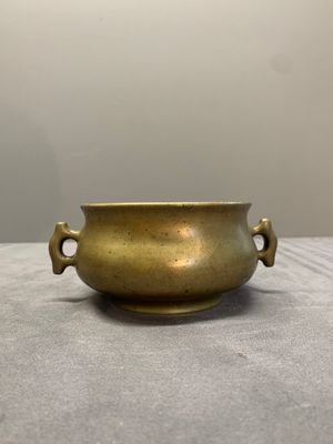 A Chinese bronze censer with 'ji 戟' handles, Xuande mark, 18th C. — photo 3