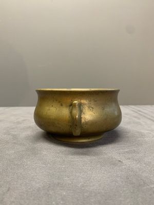 A Chinese bronze censer with 'ji 戟' handles, Xuande mark, 18th C. — photo 4