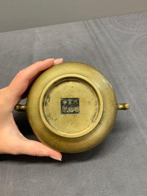 A Chinese bronze censer with 'ji 戟' handles, Xuande mark, 18th C. — photo 6