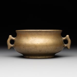 A Chinese bronze censer with 'ji 戟' handles, Xuande mark, 18th C. — photo 4