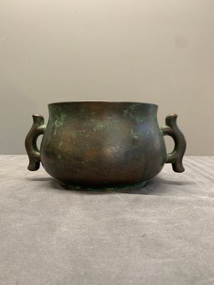 A Chinese bronze censer with 'ji 戟' handles, Zhi Xuan 致軒 mark, 17/18th C. — photo 1