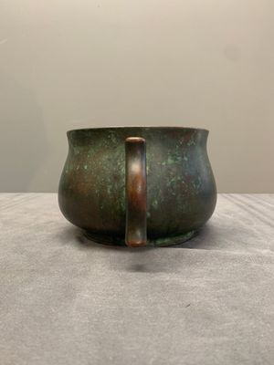 A Chinese bronze censer with 'ji 戟' handles, Zhi Xuan 致軒 mark, 17/18th C. — photo 2