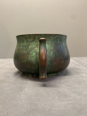 A Chinese bronze censer with 'ji 戟' handles, Zhi Xuan 致軒 mark, 17/18th C. — photo 4