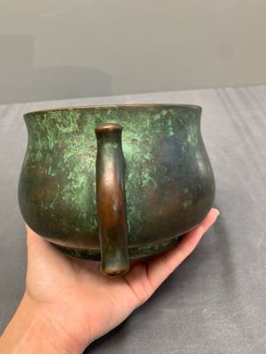 A Chinese bronze censer with 'ji 戟' handles, Zhi Xuan 致軒 mark, 17/18th C. — photo 7