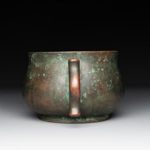 A Chinese bronze censer with 'ji 戟' handles, Zhi Xuan 致軒 mark, 17/18th C. — photo 3