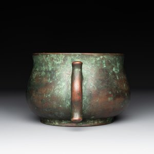 A Chinese bronze censer with 'ji 戟' handles, Zhi Xuan 致軒 mark, 17/18th C. — photo 5