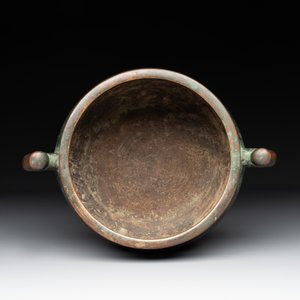 A Chinese bronze censer with 'ji 戟' handles, Zhi Xuan 致軒 mark, 17/18th C. — photo 6