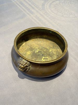 A Chinese bronze censer with lion-form handles, 大明宣德五年監造工部官監吳邦佐造 mark, 18th C. — photo 2