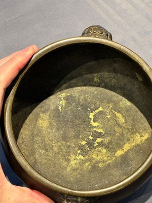 A Chinese bronze censer with lion-form handles, 大明宣德五年監造工部官監吳邦佐造 mark, 18th C. — photo 8