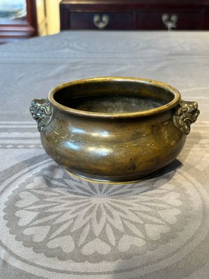 A Chinese bronze censer with lion handles, Xuande mark, 17/18th C. — foto 3