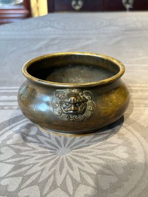 A Chinese bronze censer with lion handles, Xuande mark, 17/18th C. — foto 4