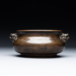 A Chinese bronze censer with lion handles, Xuande mark, 17/18th C. — foto 5