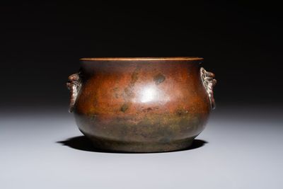 A Chinese bronze censer with lion-head handles and relief dragon design, Lu Gu Zhai 侶古齋 mark, 18/19th C. — photo 3