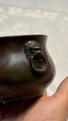 A Chinese bronze censer with lion-head handles and relief dragon design, Lu Gu Zhai 侶古齋 mark, 18/19th C. — photo 7