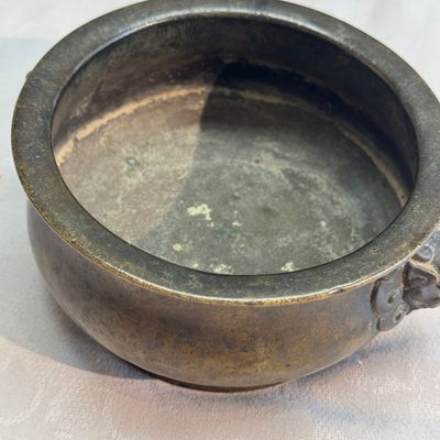 A Chinese bronze censer with lion-head handles — foto 8
