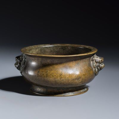 A Chinese bronze censer with lion-head handles, Xuande mark, 18th C.