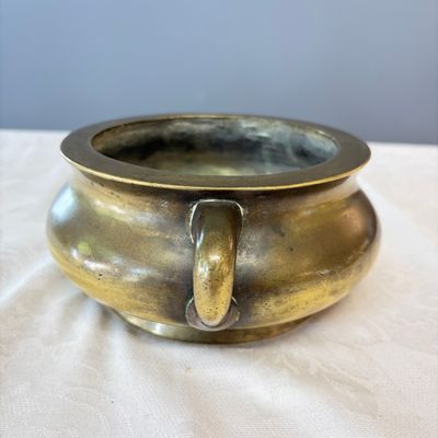 A Chinese bronze censer with loop-handles — photo 2