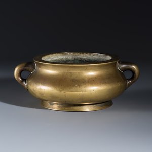 A Chinese bronze censer with loop-handles — photo 1